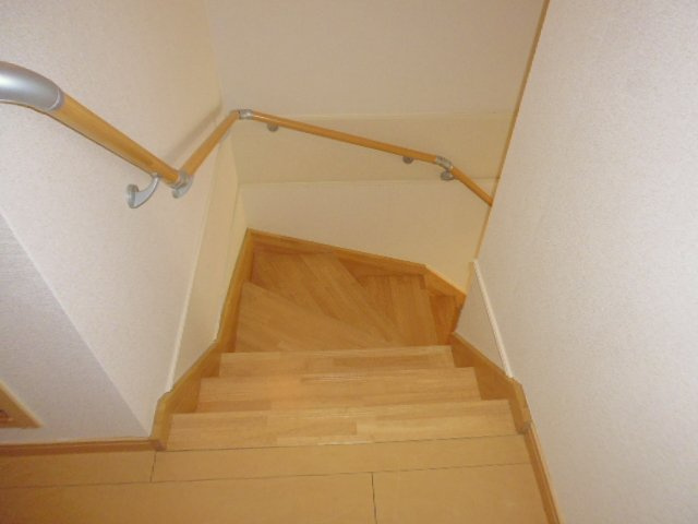 イーストリッチＢの内装|階段