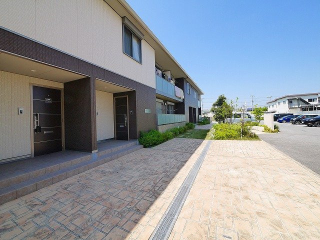 アシスト木津Ａ棟・Ｂ棟のその他共用部分|玄関前です