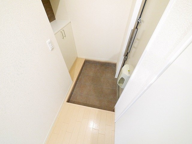 アシスト木津Ａ棟・Ｂ棟の玄関|シンプルで使いやすい玄関です