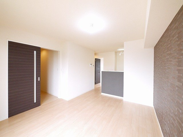 アシスト木津Ａ棟・Ｂ棟の居間・リビング|ゆったりとした居間です