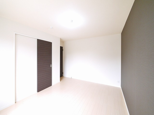 アシスト木津Ａ棟・Ｂ棟の寝室|開放的な寝室です