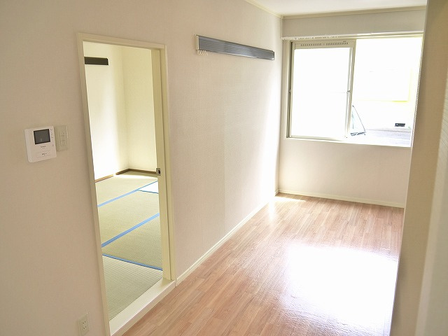 ログメントソファーA棟の居間・リビング|おしゃれな居間です