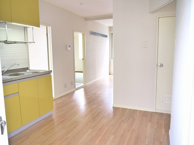 ログメントソファーA棟の居間・リビング|ゆったりとした居間です