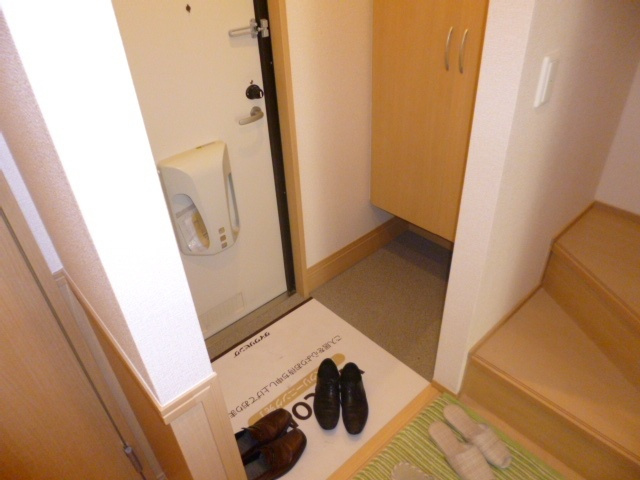 メゾン ド SATOMI A棟の玄関