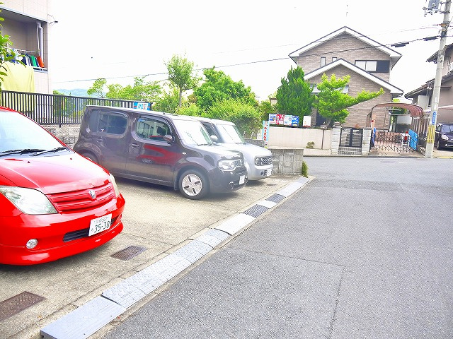 スリーゼハイツＢの駐車場