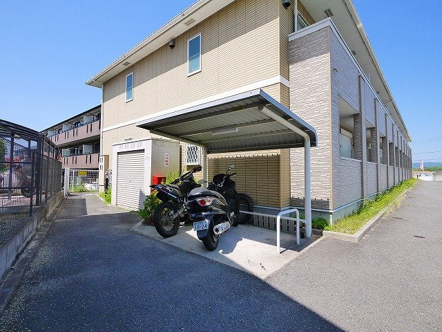パインツリーヒルズ清のその他共用部分|屋根付き駐輪場です