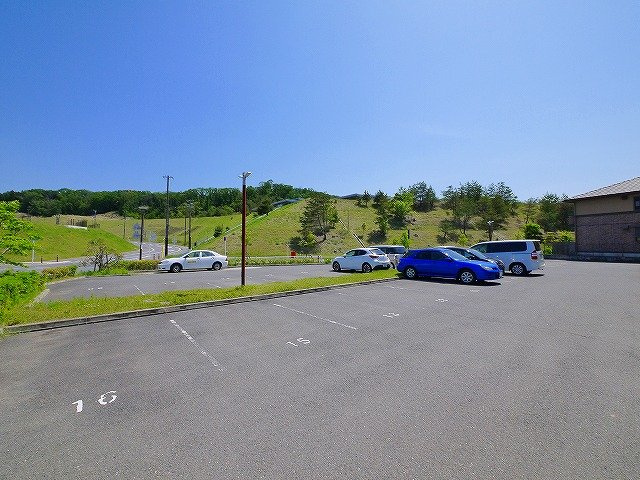 パインツリーヒルズ清の駐車場|お車をお持ちの方も安心の敷地内駐車場完備です