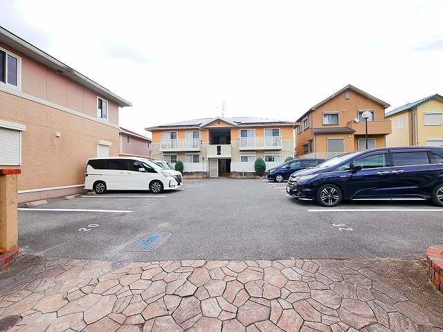 リビングタウン州見台　Ｄ棟の駐車場|駐車場完備です