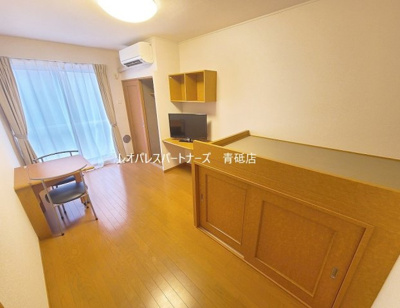  | アメジスト諏訪野 | １階は掃き出し窓、２階は腰窓になります。