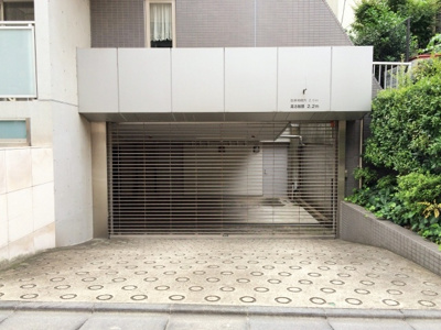 【駐車場】 | エルスタンザ原宿ＮＯＲＤ | シャッター付き出入口