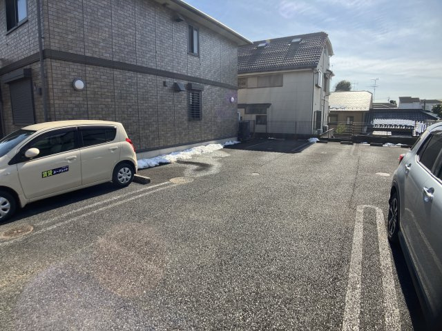 メゾン・ルミエールの駐車場