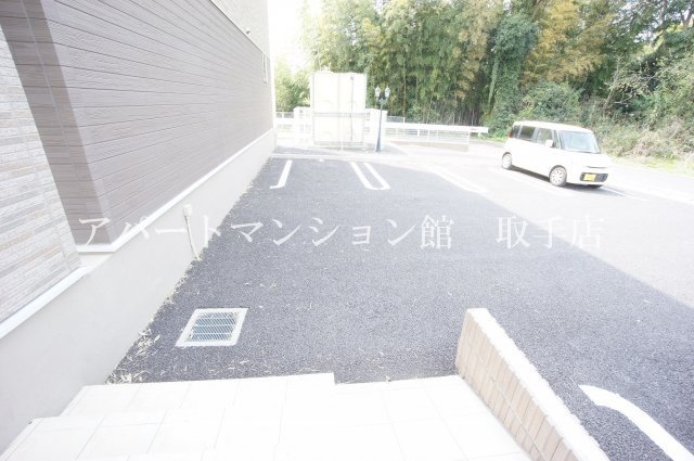 グラン・ティスの駐車場