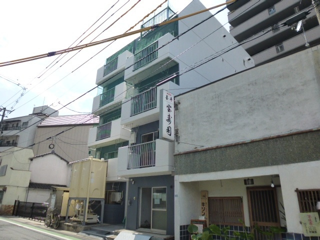 倉敷市川西町の賃貸マンションの外観