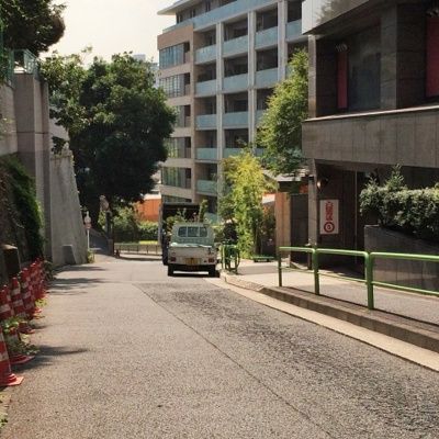 【周辺】 | ブランズ麻布狸穴町 | 前面道路