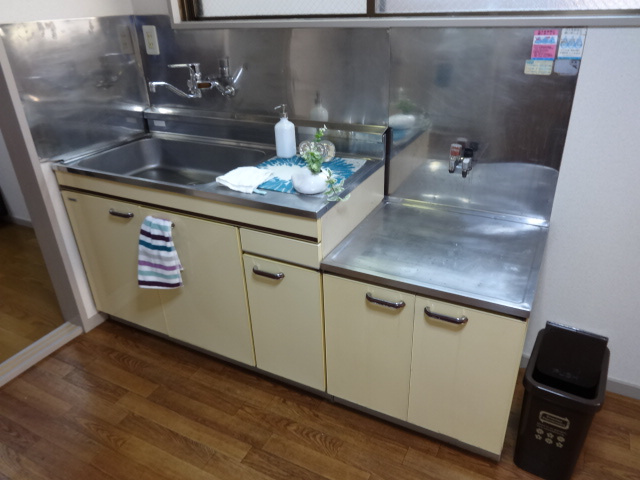 浅川マンションのキッチン|２口ガスコンロ設置可