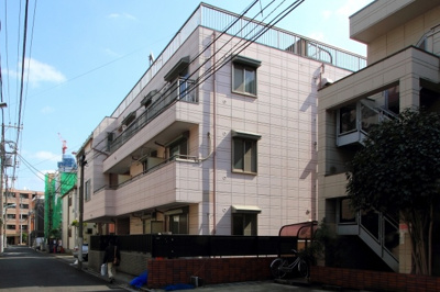 【外観】 | アーバンコート | 閑静な住宅街に立地する日当たり良好な物件です。