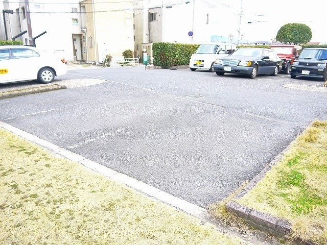 グリーンレジデンスAの駐車場