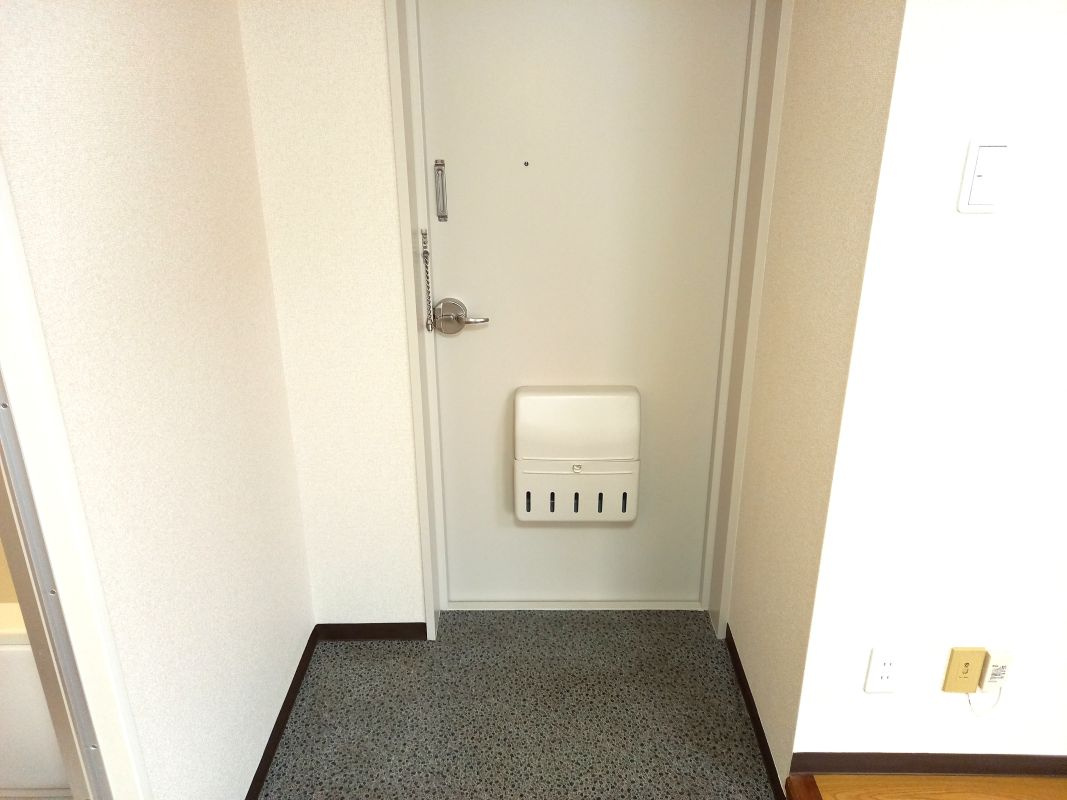 離合社ビルの玄関|玄関
