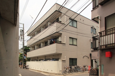 【外観】 | シティーフラット25 | 閑静な住宅街に立地するタイル貼りのマンションです。