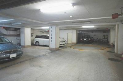 【駐車場】 | フジパークシャルム松濤 | セキュリティの良い地下駐車場