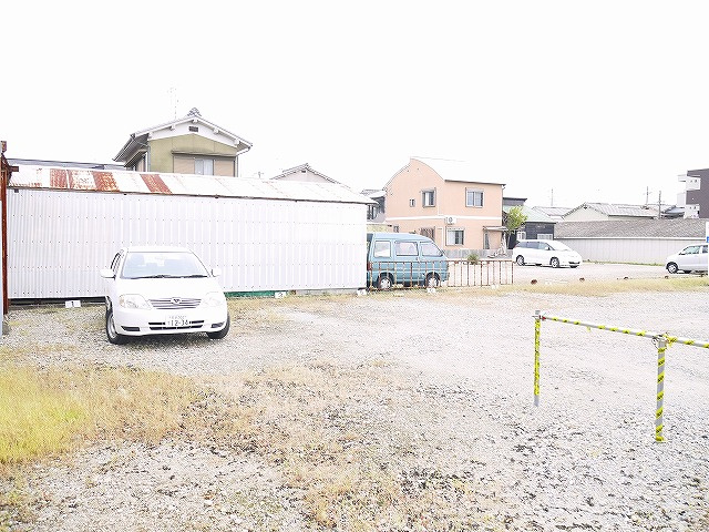 山口邸の駐車場