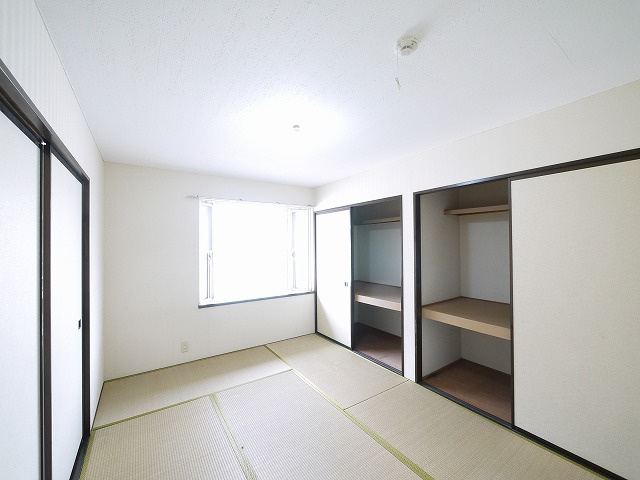 サンロードCの和室|畳の上でゆっくりとくつろげる和室です