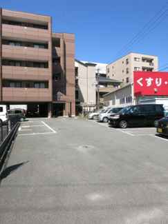 【駐車場】