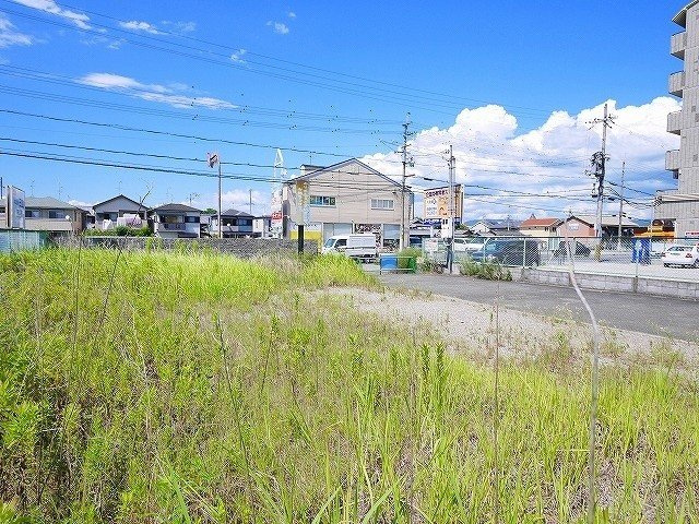筒井町事務所付倉庫の駐車場