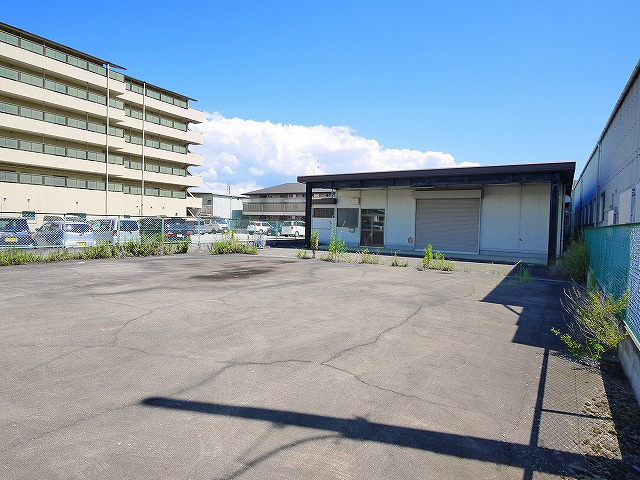 筒井町事務所付倉庫の外観