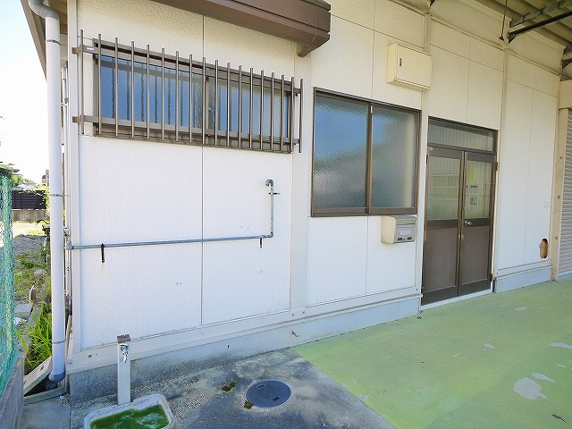 筒井町事務所付倉庫の外観
