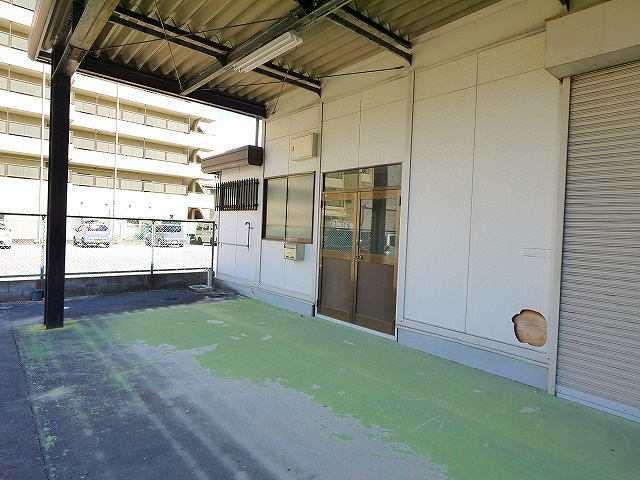 筒井町事務所付倉庫の外観
