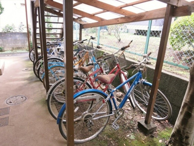 【その他共用部分】 | 上野毛ヒルハイム | 屋根付きの駐輪場です