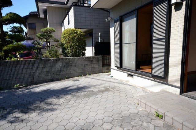 堺市堺区北丸保園　戸建のその他共用部分|普通車２台可能な駐車スペース