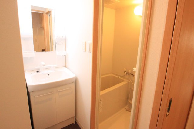 THE　ESTATE　NAGASE ( 近畿大学 一人暮らし )の洗面所