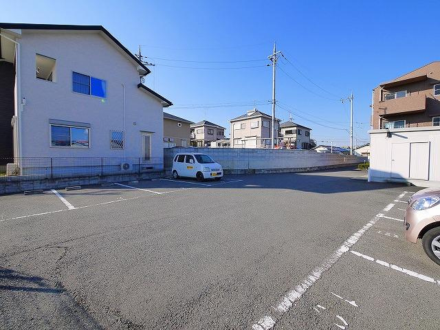 ソレアードＭの駐車場