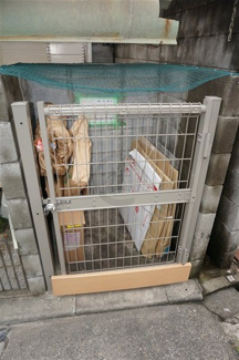 【その他共用部分】 | しっかりドア付きのゴミ置き場