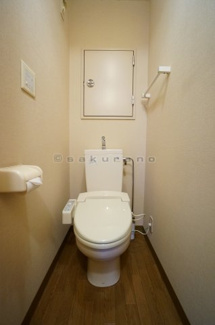 【トイレ】 | アンビシャス手稲 | 清潔感を重視したトイレには、さわやかな使用感を味わえる温水洗浄便座を標準装備。