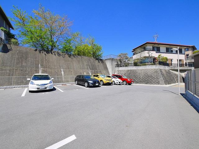 サンロード学園前の駐車場|駐車場完備です
