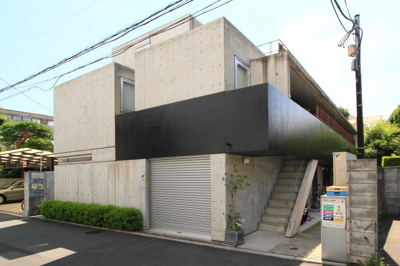【外観】 | KM5APARTMENT | 閑静な住宅街に立地する日当たり良好な物件です。