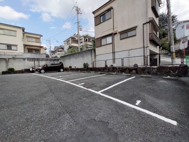 【駐車場】 | クレスト・シティー・ビュー｜３ＤＫ→２ＬＤＫに大改装！│