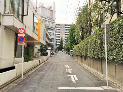 【周辺】 | ビラ・フレスカ(月極駐車場) | 明治通りがすぐの便利さ