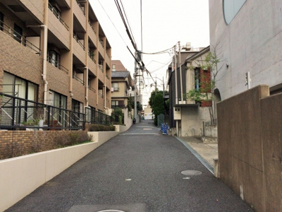【周辺】 | ル・フェール南青山 | 前面道路