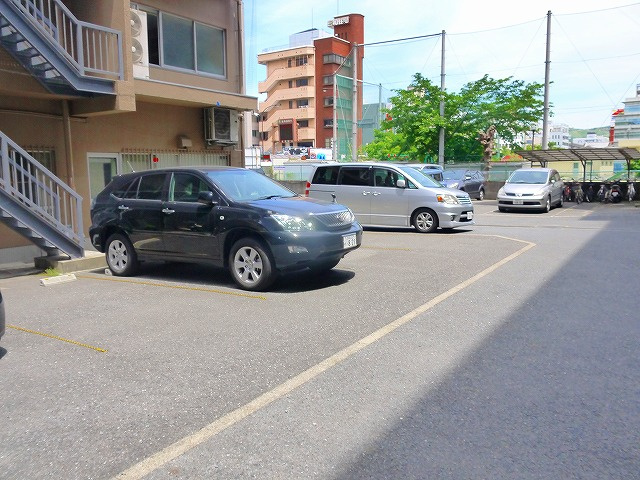 森村第二ビルの駐車場|車をお持ちの方に嬉しい駐車場付きの物件です