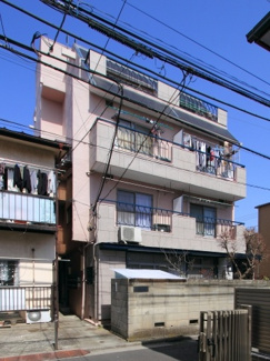 【外観】 | 閑静な住宅街に立地する日当たり良好な物件です。