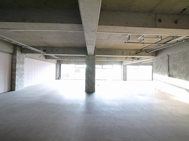 杉田店舗ビルの内装