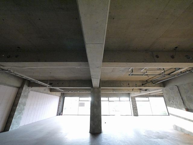 杉田店舗ビルの内装