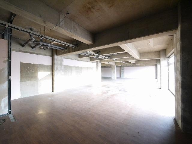 杉田店舗ビルの内装