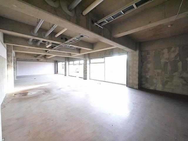 杉田店舗ビルの内装