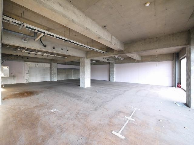 杉田店舗ビルの内装