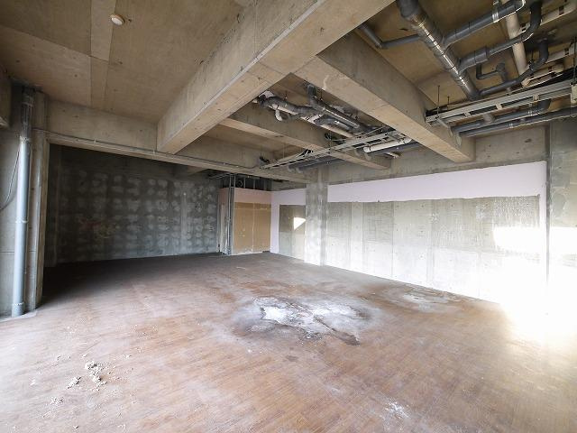 杉田店舗ビルの内装